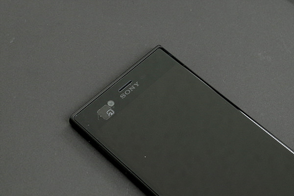 Xperia XZs 前面:ブラック