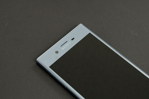 Xperia XZs 前面:アイスブルー