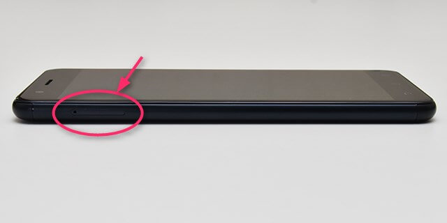 ZenFone Zoom S 設定:SIMカードを差し込む