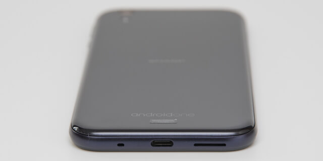 下部にUSB Type-Cのポート