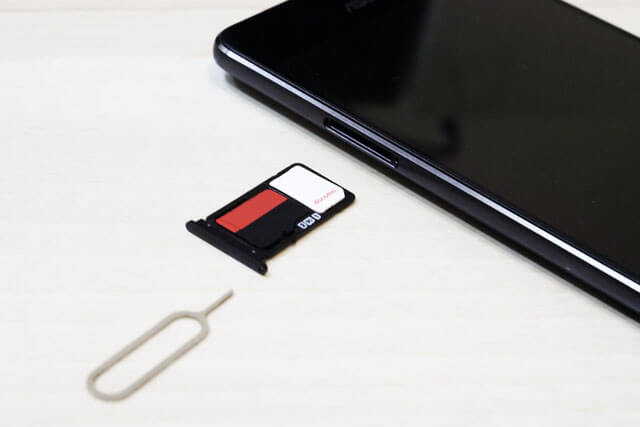 SIMスロット・microSDスロット
