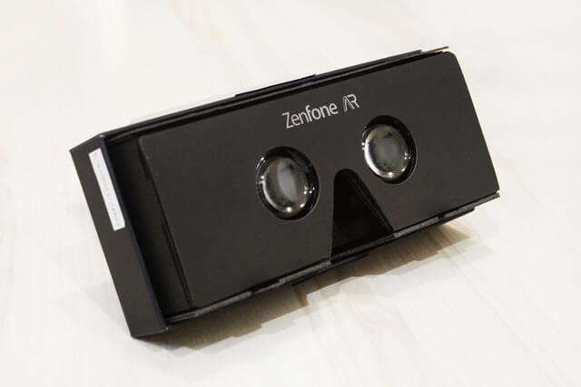 製品パッケージを組み立てるとVRメガネに変身!
