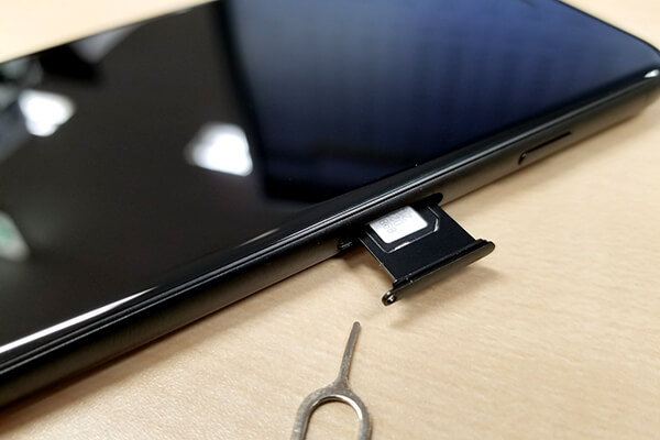 挿入する位置や裏表を間違えないように注意