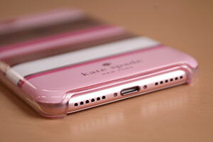 kate spade iPhoneカバー