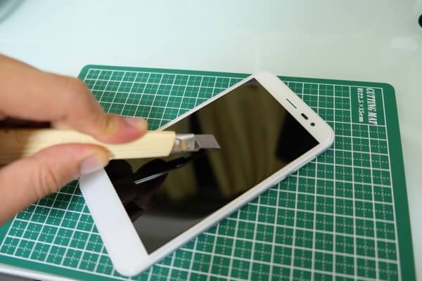かなり強くカッターで切りつけましたが全く傷がつく様子無し