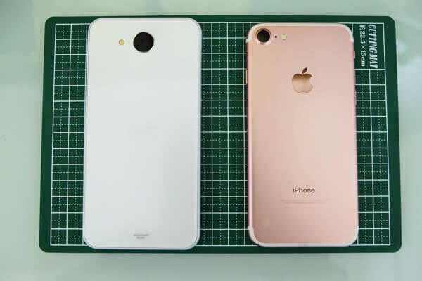 iPhone 7とサイズ感を比較
