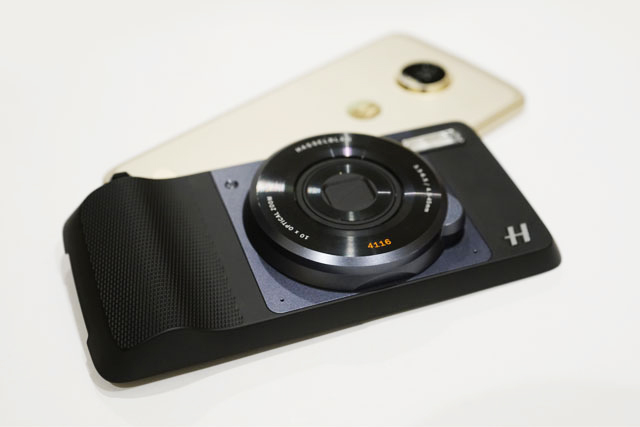 Moto Modsの中でも注目度が高いHasselblad True Zoom