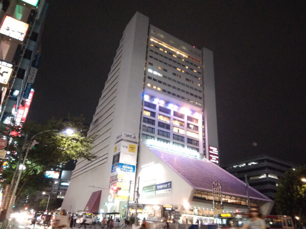 インカメで撮影すると左右が逆の写真になるようです