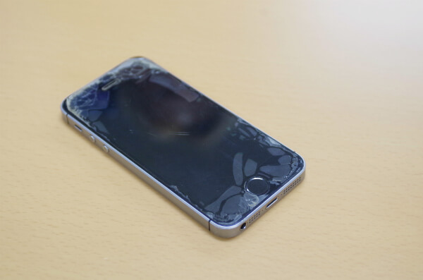 年期の入ったiPhone SE