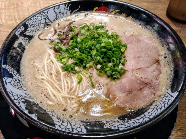 ZenFone 4 Selfie Pro カメラ作例:とんこつラーメンとカツ丼