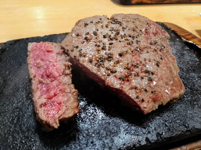 ZenFone 4 Selfie Pro カメラ作例:ランプステーキ、豚キムチ丼