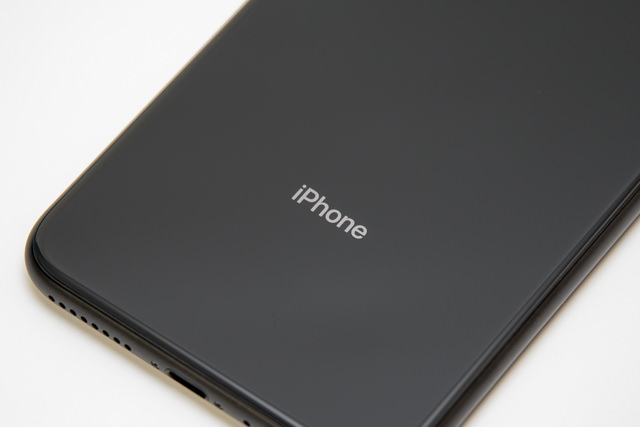 背面の印字はiPhoneのみとシンプル