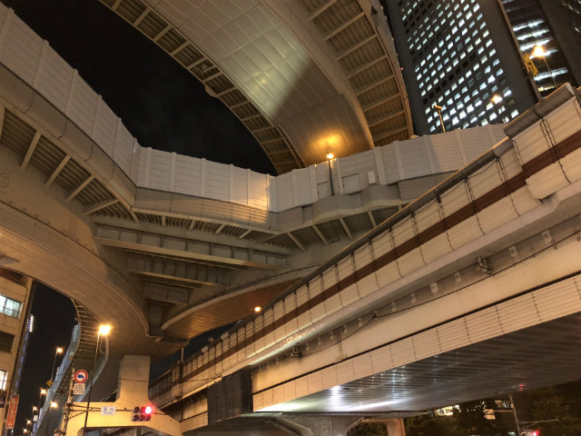 夜の西新宿ジャンクション