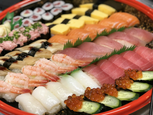 寿司、女子ウケしそうな食事軍