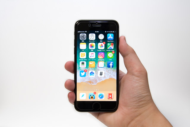 iPhone 8 / 8 Plusを比較 手に持ったところ