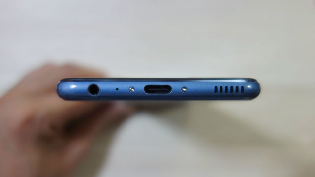 HUAWEI P10の側面です