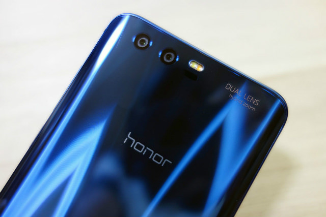 美しいガラスパネルのhonor 9