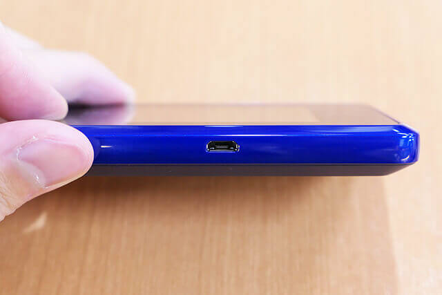 WX03の充電端子はMicro USB(MicroB)