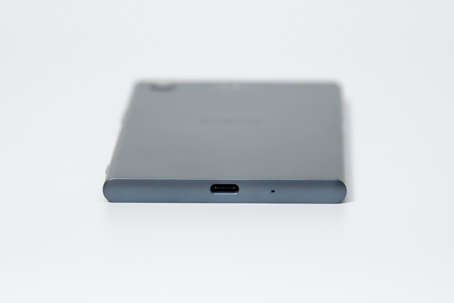 背面。端子はUSB Type-C