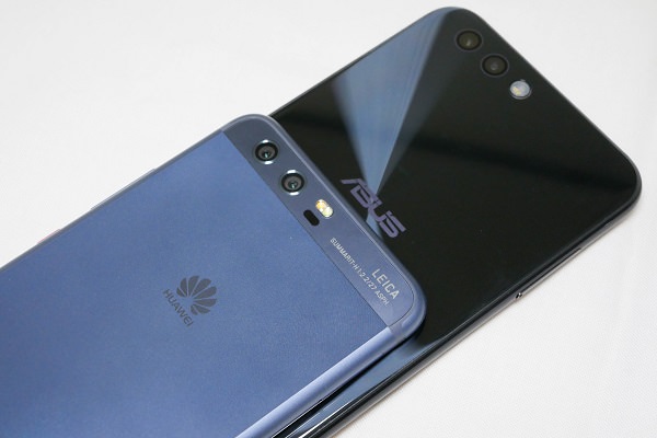 持ちやすさでは「HUAWEI P10」に軍配