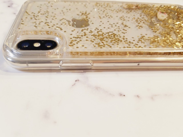 カメラ周りと電源ボタン部分