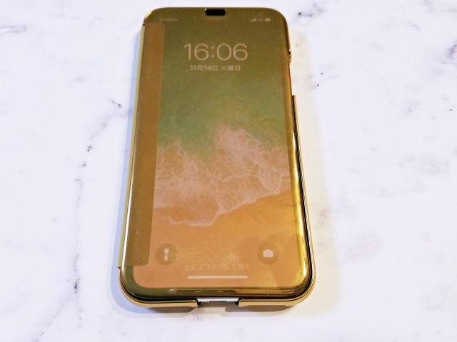 バックライトON時はケースを開かずに待ち受け画面の確認が可能です