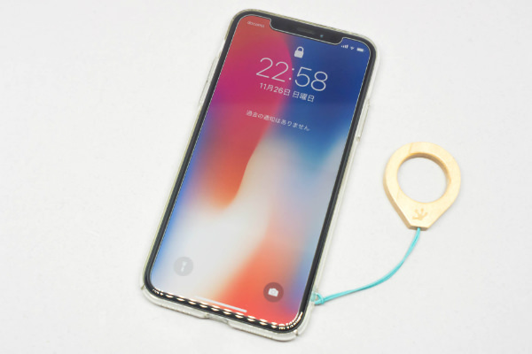 筆者のiPhone X。備えあれば憂い無し?