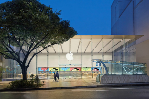 修理窓口の「Genius Bar」は混雑するので、事前予約がオススメです