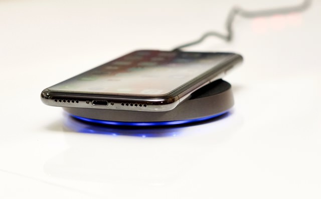 ワイヤレス充電器、あると便利! ただし別売り!