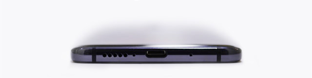 下部にはマイク・USB Type-C・スピーカー