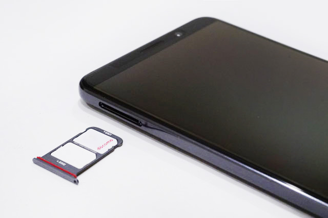 トレイにはnanoSIMカードを2枚セットできる