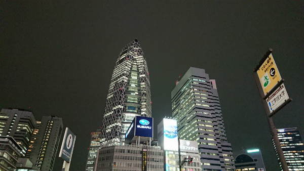 夜のコクーンタワー