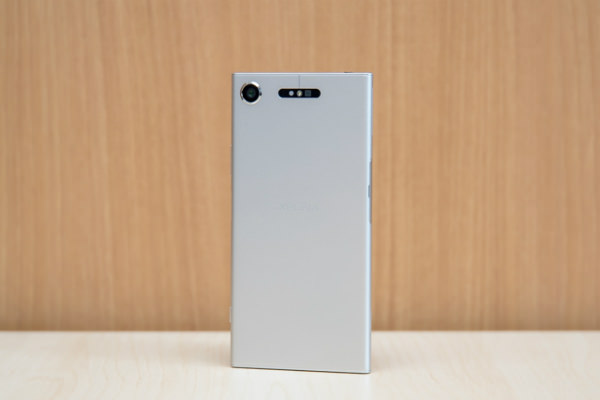 片手持ちサイズながらスペックも高いXZ1