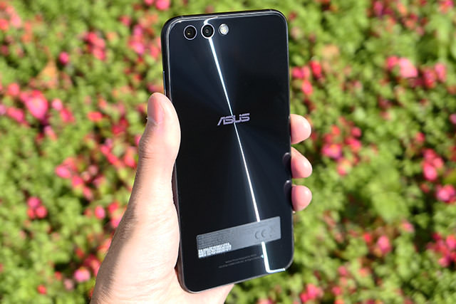 ZenFone 3のようにサイズ違いはない