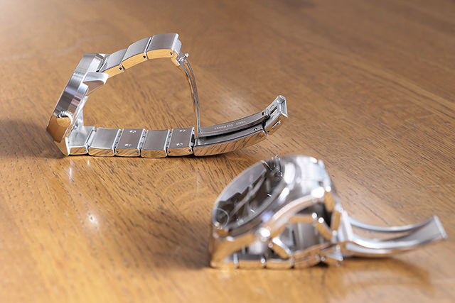 wena wrist pro(奥)でも置けないことはないが、バランスはやや不安定に