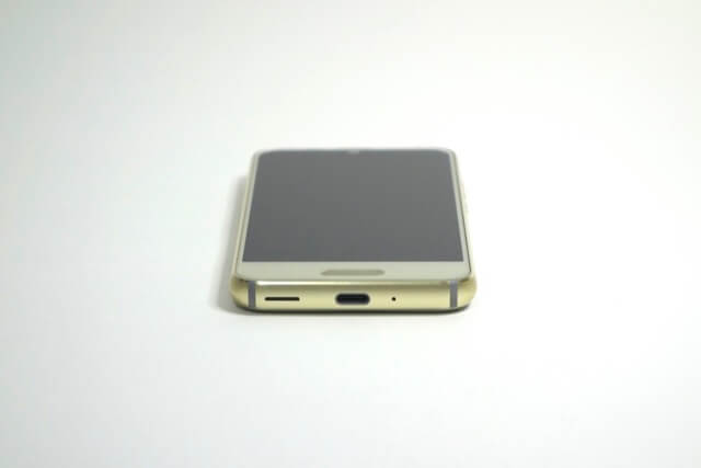 下側面の端子はUSB type C規格