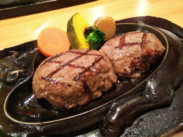 静岡名物のハンバーグチェーンにて