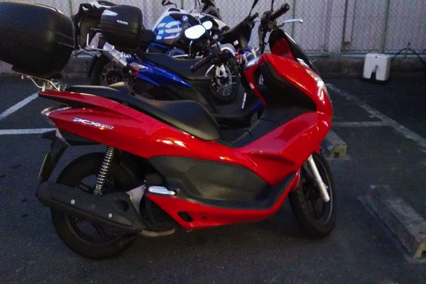 夜にバイクを撮影