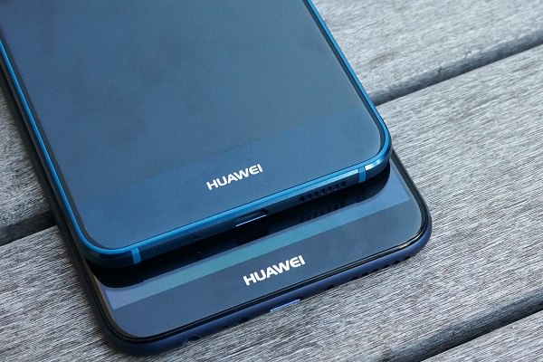 本体の幅はMate 10 liteがわずかに広い程度