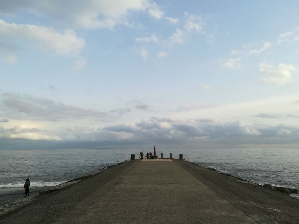 P10 lite 海岸の風景を撮影