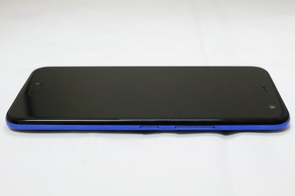 Android One X2:右側面には音量キーと電源キー
