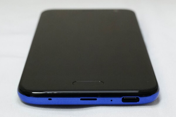 Android One X2:下面にはスピーカーとUSB Type-C端子