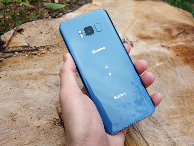 Galaxy S8を片手で持って操作してみる