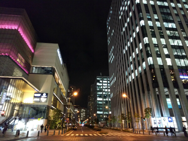 夜景ではAQUOS Rが有利