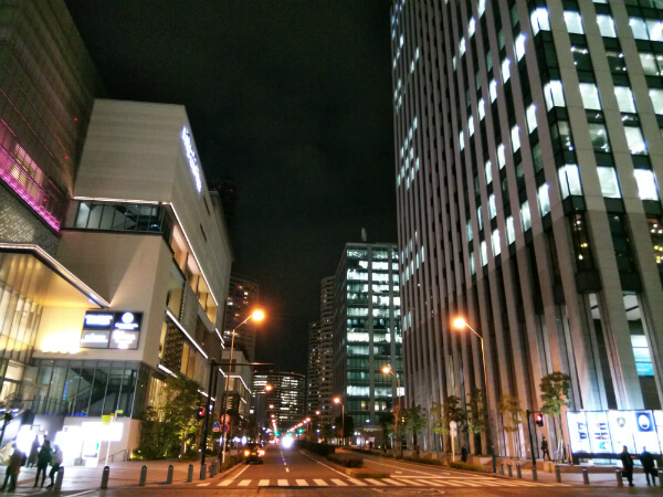 夜景ではAQUOS Rが有利