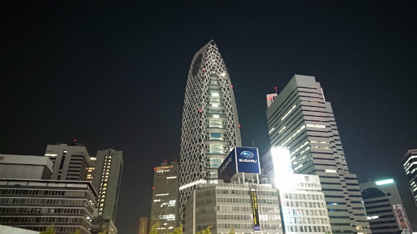 Xperia XZ1作例:夜の新宿