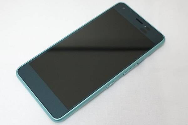 Android One S4:前面