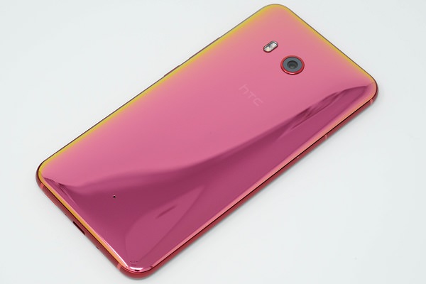 HTC U11 ソーラーレッド 背面