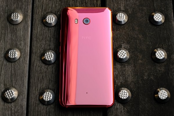 HTC U11 ソーラーレッドはおすすめ