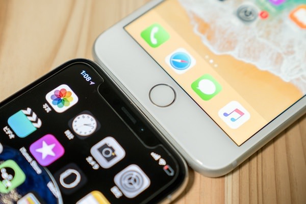iPhone 8シリーズにはホームボタン搭載、iPhone Xはホームボタン非搭載